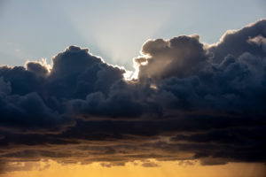 Deutschland, Niedersachsen, Ostfriesland, Juist, Regenschauer über der Insel. Deutschland, Niedersachsen, Ostfriesland, Juist, Regenschauer über der Insel.